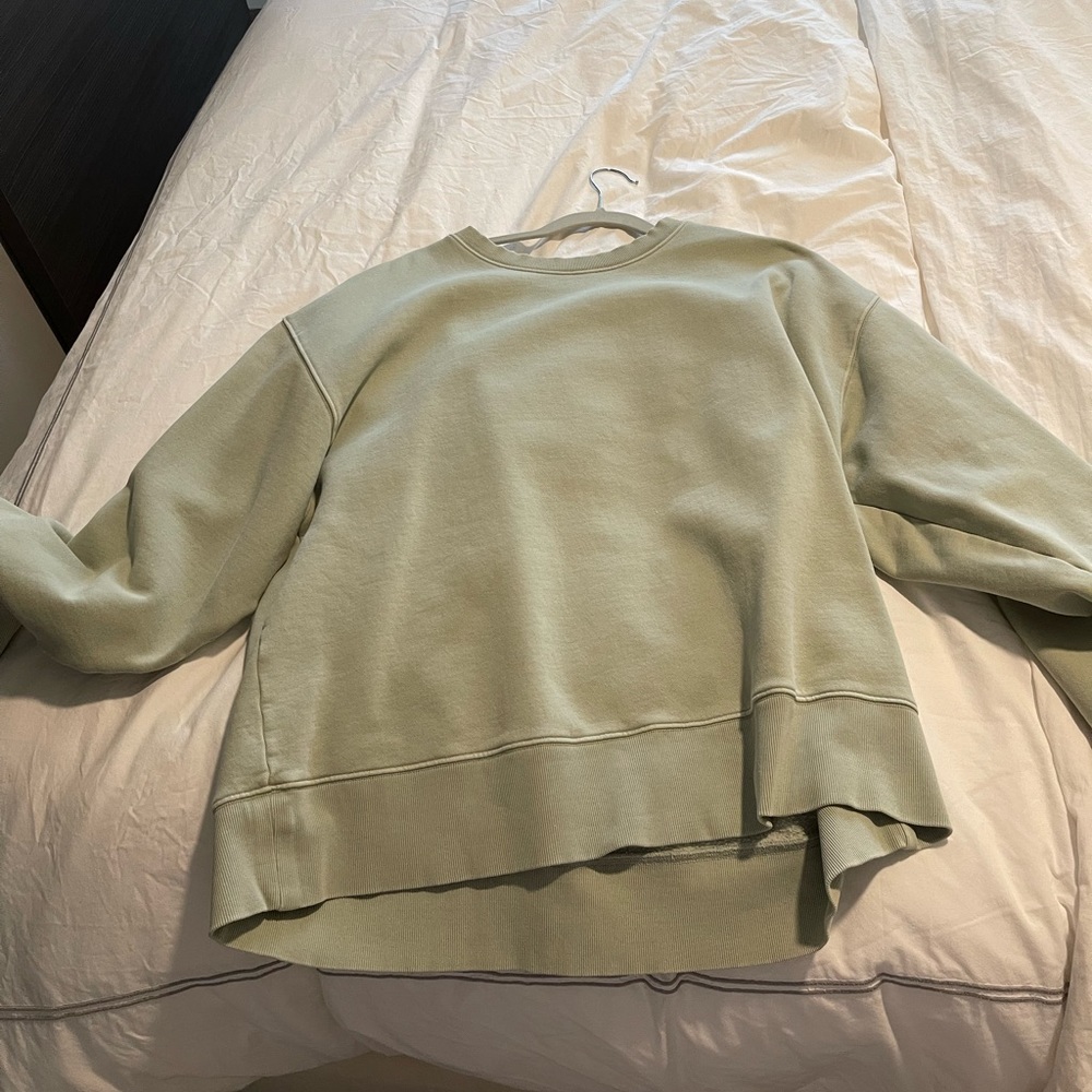 aritzia crew neck